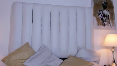 Snapshot of violet_queen2 chatting on December 17, 2025, 6:36 pm Mary online show from December 17, 2025, 6:36 pm