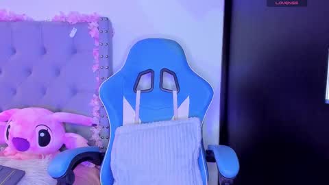  Violet  online show from September 22, 2025, 3:58 pm