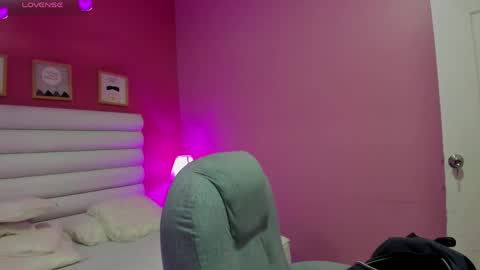 Snapshot of violet_sinclair chatting on June 7, 2026, 11:14 am violet_sinclair online show from June 7, 2026, 11:14 am
