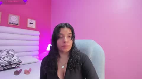 Snapshot of violet_sinclair chatting on June 16, 2026, 11:24 am violet_sinclair online show from June 16, 2026, 11:24 am