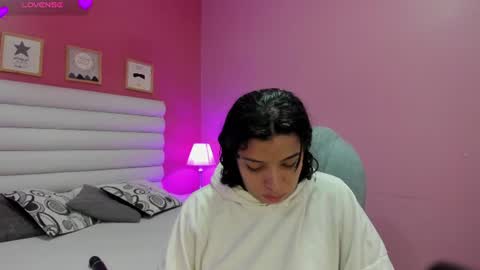 Snapshot of violet_sinclair chatting on June 20, 2026, 11:02 am violet_sinclair online show from June 20, 2026, 11:02 am