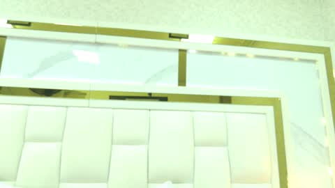 violet_sm online show from November 6, 2025, 3:18 am