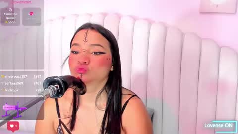 Snapshot of violet_vintage chatting on November 23, 2025, 12:05 pm Violet online show from November 23, 2025, 12:05 pm