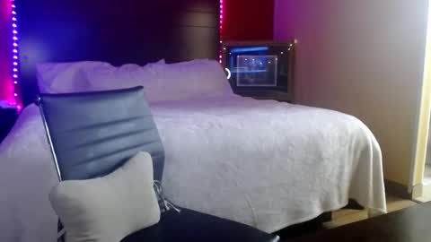 violet_winter97 online show from February 22, 2026, 5:08 am