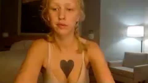 Snapshot of violet_winter97 chatting on June 19, 2026, 12:53 pm violet_winter97 online show from June 19, 2026, 12:53 pm