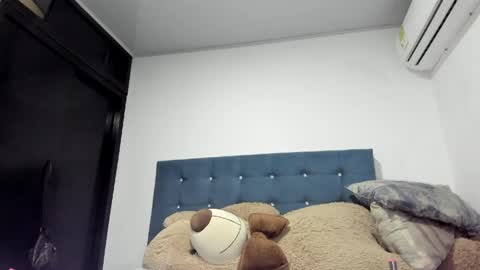 Snapshot of violeta_bigboobs_25_ chatting on April 7, 2026, 2:45 am violeta_bigboobs_25_ online show from April 7, 2026, 2:45 am