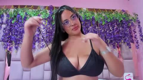 Snapshot of violeta_hard chatting on December 11, 2024, 5:53 am Valentina Hard online show from December 11, 2024, 5:53 am