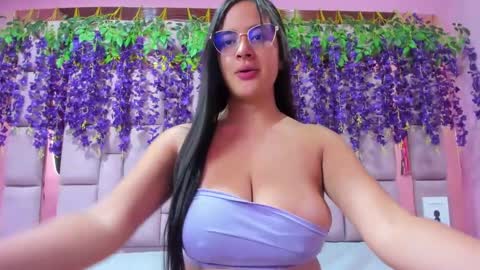 Snapshot of violeta_hard chatting on December 27, 2024, 3:20 am Valentina Hard online show from December 27, 2024, 3:20 am