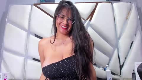 Snapshot of violeta_hard chatting on March 5, 2025, 6:44 am Valentina Hard online show from March 5, 2025, 6:44 am