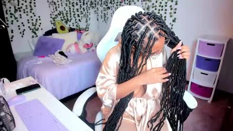 Violeta online show from December 10, 2024, 2:50 pm