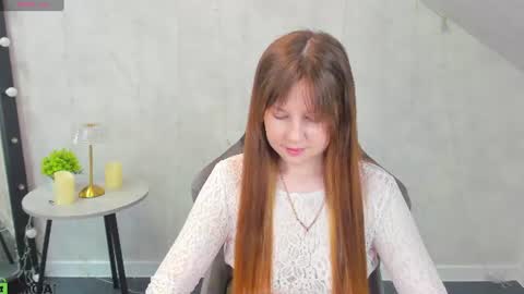 Snapshot of violeta_paul chatting on June 17, 2026, 12:57 am Violeta online show from June 17, 2026, 12:57 am