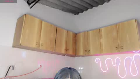 Snapshot of violeta_r_01 chatting on June 18, 2026, 4:46 am violeta_r_01 online show from June 18, 2026, 4:46 am