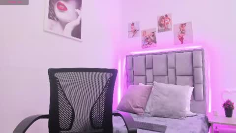 Snapshot of violeta_velvet_ chatting on June 26, 2026, 4:00 pm online show from June 26, 2026, 4:00 pm
