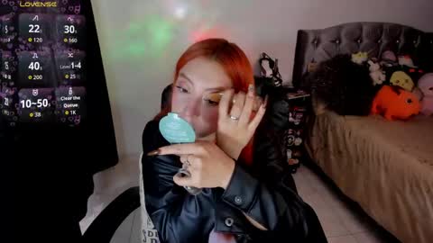 Snapshot of violetaarey chatting on April 30, 2026, 4:57 pm Violeta Help me reach 150 thumbs up online show from April 30, 2026, 4:57 pm