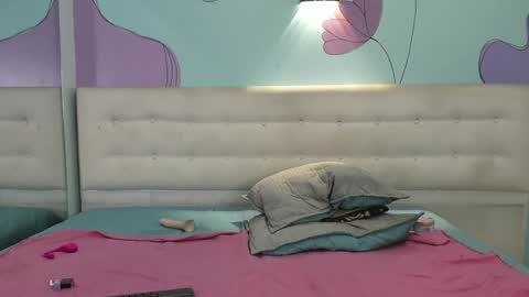 Violetahsuky online show from December 8, 2024, 7:43 pm