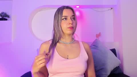 Snapshot of violetarainn chatting on January 3, 2025, 11:14 am Violeta online show from January 3, 2025, 11:14 am