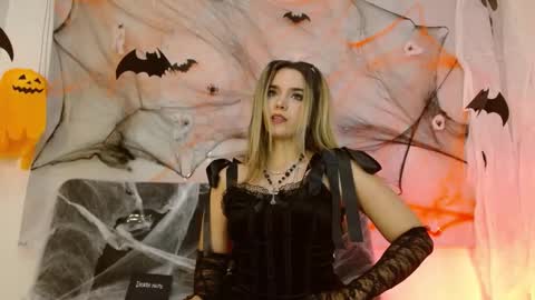 Snapshot of violetarainn chatting on October 4, 2025, 8:18 pm Violeta online show from October 4, 2025, 8:18 pm