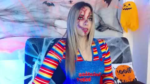 Snapshot of violetarainn chatting on October 11, 2025, 6:28 pm Violeta online show from October 11, 2025, 6:28 pm