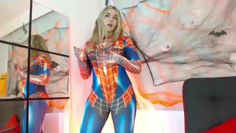 Snapshot of violetarainn chatting on October 23, 2025, 5:01 pm Violeta online show from October 23, 2025, 5:01 pm