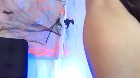 Snapshot of violetarainn chatting on October 24, 2025, 4:14 pm Violeta online show from October 24, 2025, 4:14 pm