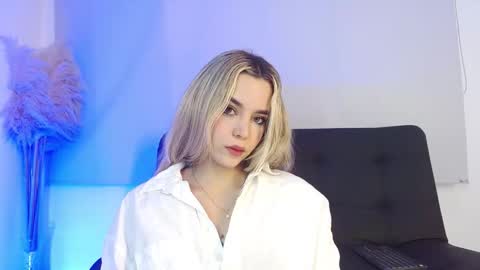 Snapshot of violetarainn chatting on November 20, 2025, 2:50 pm Violeta online show from November 20, 2025, 2:50 pm