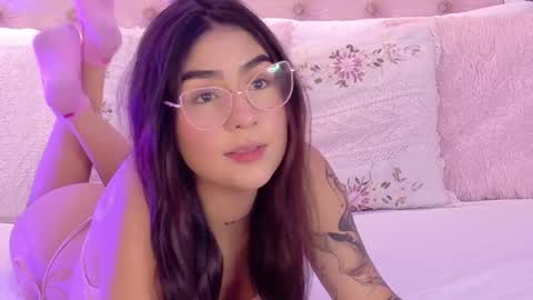 Snapshot of violetblazee chatting on January 12, 2026, 12:32 pm Violet online show from January 12, 2026, 12:32 pm