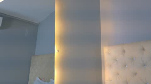 Snapshot of violetbloomm chatting on June 19, 2026, 2:21 pm Violet online show from June 19, 2026, 2:21 pm