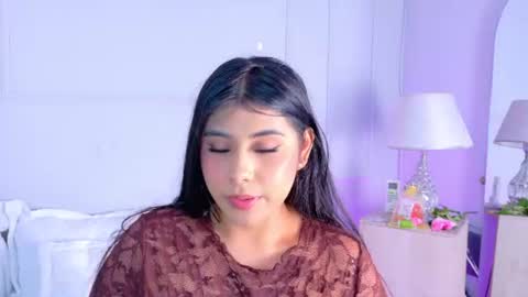 Snapshot of violetbloomm chatting on June 27, 2026, 5:29 pm Violet online show from June 27, 2026, 5:29 pm