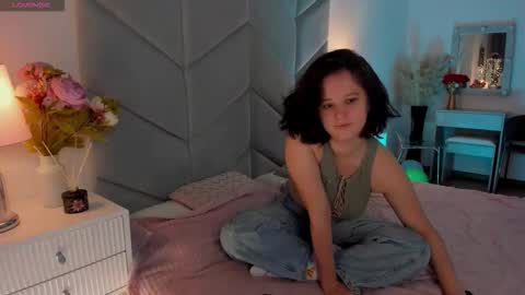 Violet online show from October 5, 2025, 6:12 am