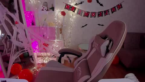 Violet online show from October 23, 2025, 4:17 pm