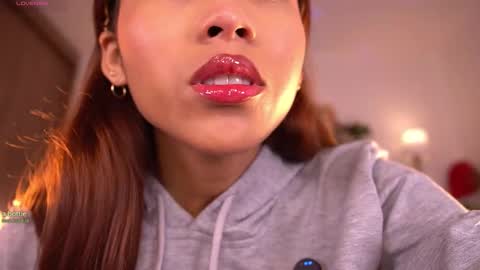 violeth___ online show from December 19, 2025, 1:18 pm