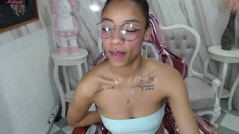 violeth_b online show from December 3, 2024, 6:49 pm