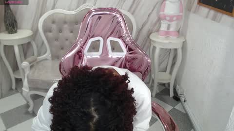 violeth_b online show from December 11, 2024, 3:47 pm