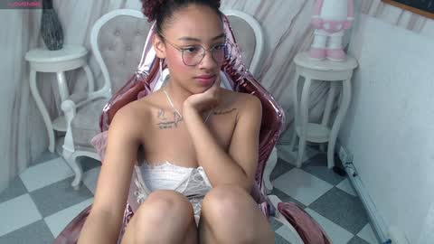 violeth_b online show from December 13, 2024, 4:38 pm