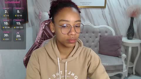 violeth_b online show from January 14, 2025, 12:45 pm