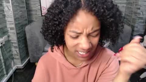 violeth_b online show from September 15, 2025, 12:49 pm