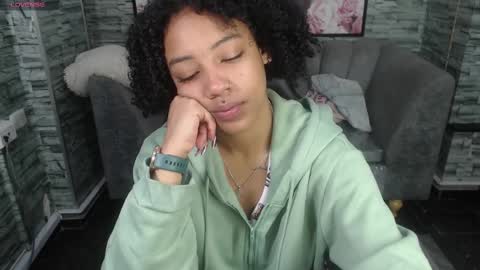 violeth_b online show from September 23, 2025, 1:03 pm