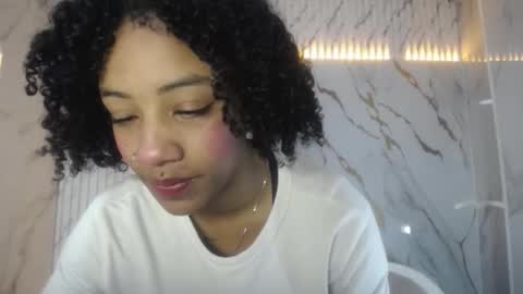 violeth_b online show from October 7, 2025, 1:08 pm