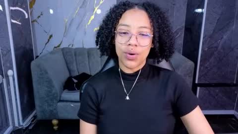 violeth_b online show from October 30, 2025, 1:01 pm