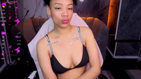 violeth_b online show from November 26, 2025, 1:06 am