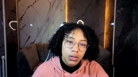 violeth_b online show from December 22, 2025, 12:35 pm