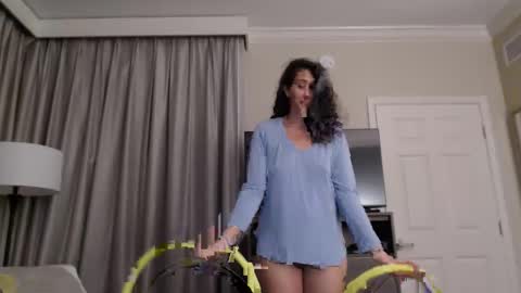 Violet Hooper online show from January 16, 2026, 4:49 am