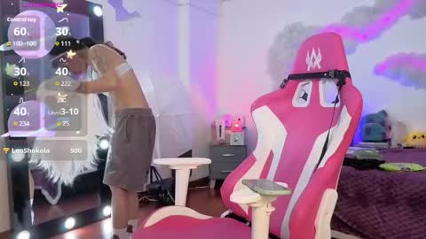   online show from November 30, 2025, 7:40 pm