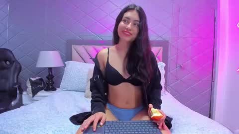 Violet Rousse online show from October 17, 2025, 3:14 pm