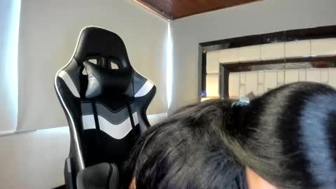 violetskinny online show from October 20, 2025, 6:19 pm