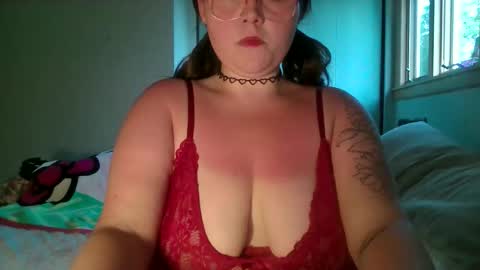 Snapshot of violetsunflower chatting on June 4, 2026, 12:38 am VioletSunflower online show from June 4, 2026, 12:38 am
