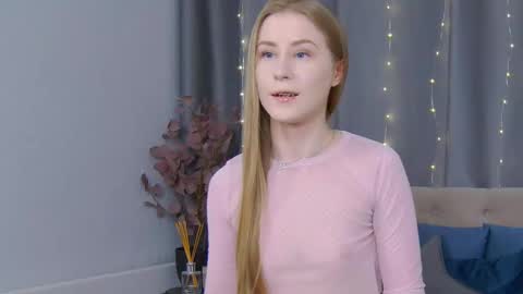 VioletSwone online show from February 26, 2025, 12:03 pm