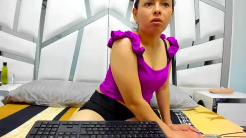 Snapshot of violett_bliss chatting on July 19, 2026, 3:21 am violett_bliss online show from July 19, 2026, 3:21 am