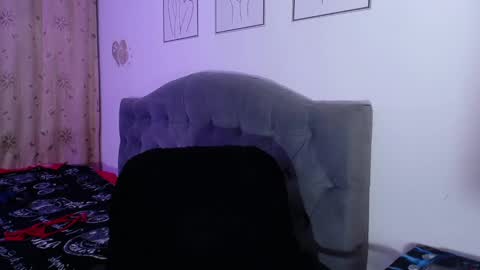 violett  Independent model online show from February 23, 2025, 2:29 am