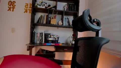 Violeta online show from June 18, 2026, 4:02 am